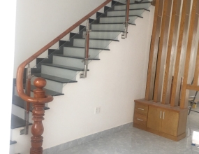 TAY VỊN CẦU THANG GỖ CHUYÊN NGHIỆP TẠI BÌNH DƯƠNG