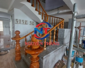 Cầu thang gỗ bình dương