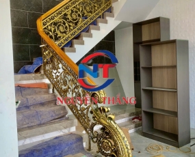 Cầu thang gỗ tân cổ điển