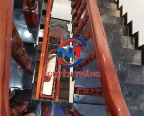 Cầu thang gỗ xoắn