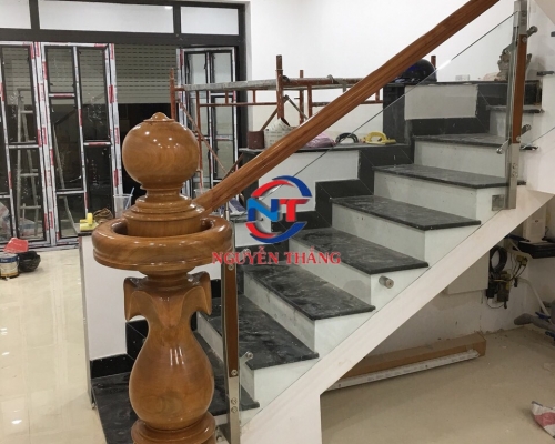 Tay vịn cầu thang