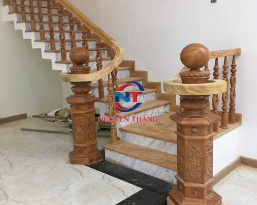 Cầu thang gỗ