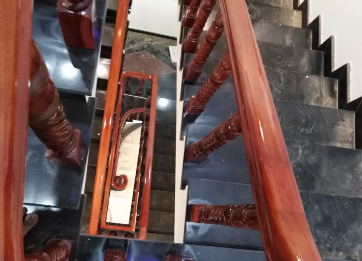 Cầu thang gỗ xoắn