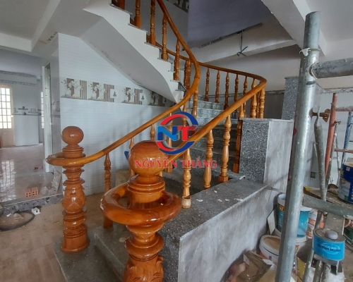 Cầu thang gỗ bình dương