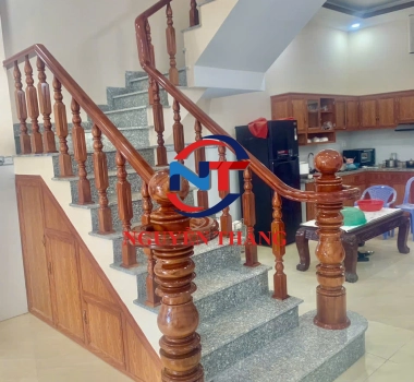 Cầu thang gỗ Bình Dương M17