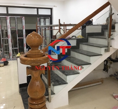 Tay vịn cầu thang