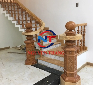 Cầu thang gỗ