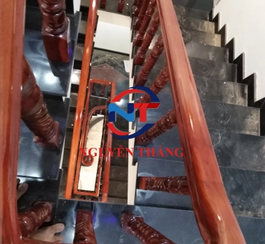 Cầu thang gỗ xoắn